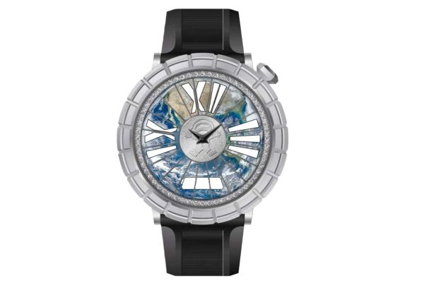 Stylish watch with Earth design